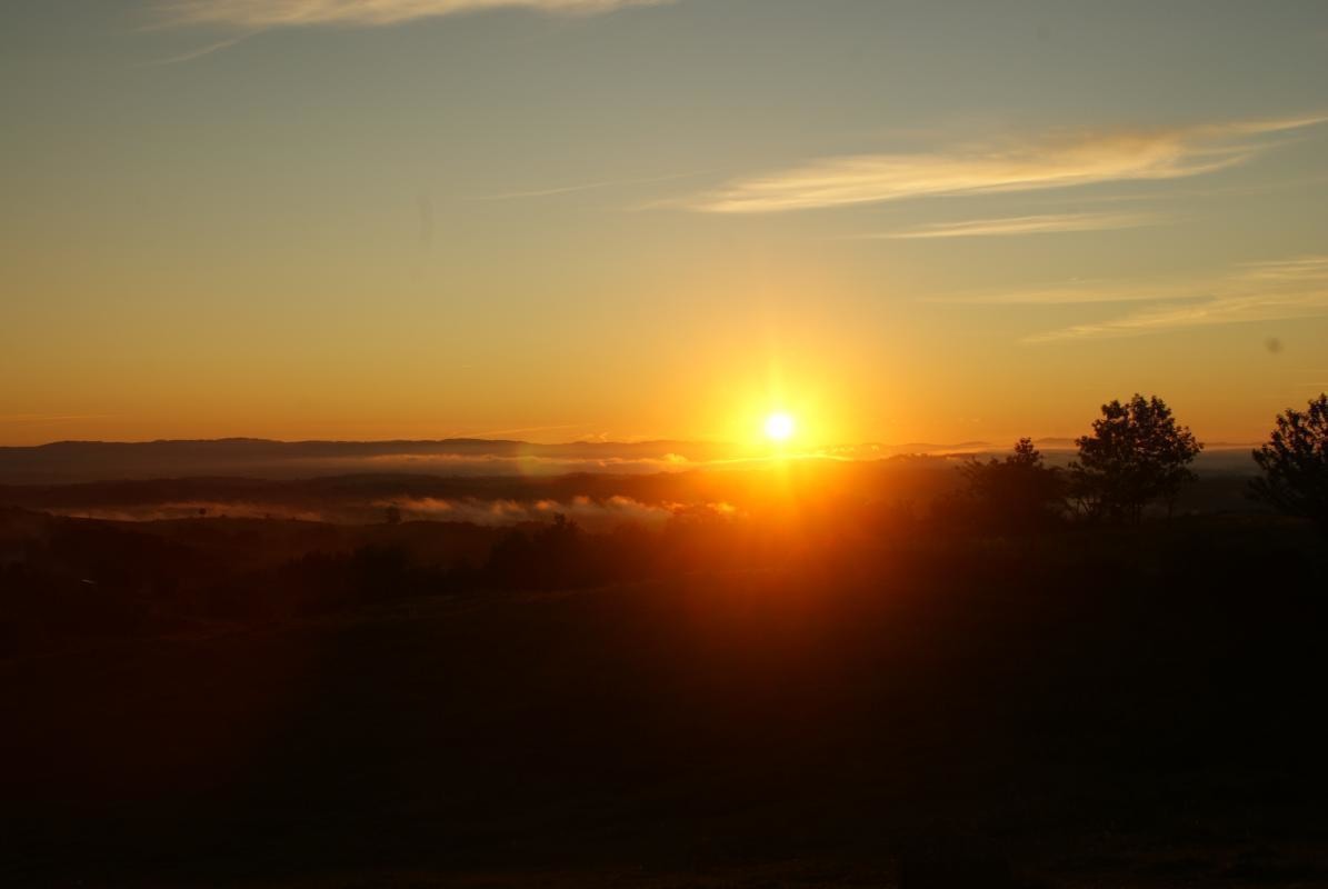 lev&eacute; de soleil , vue  du g&icirc;te
