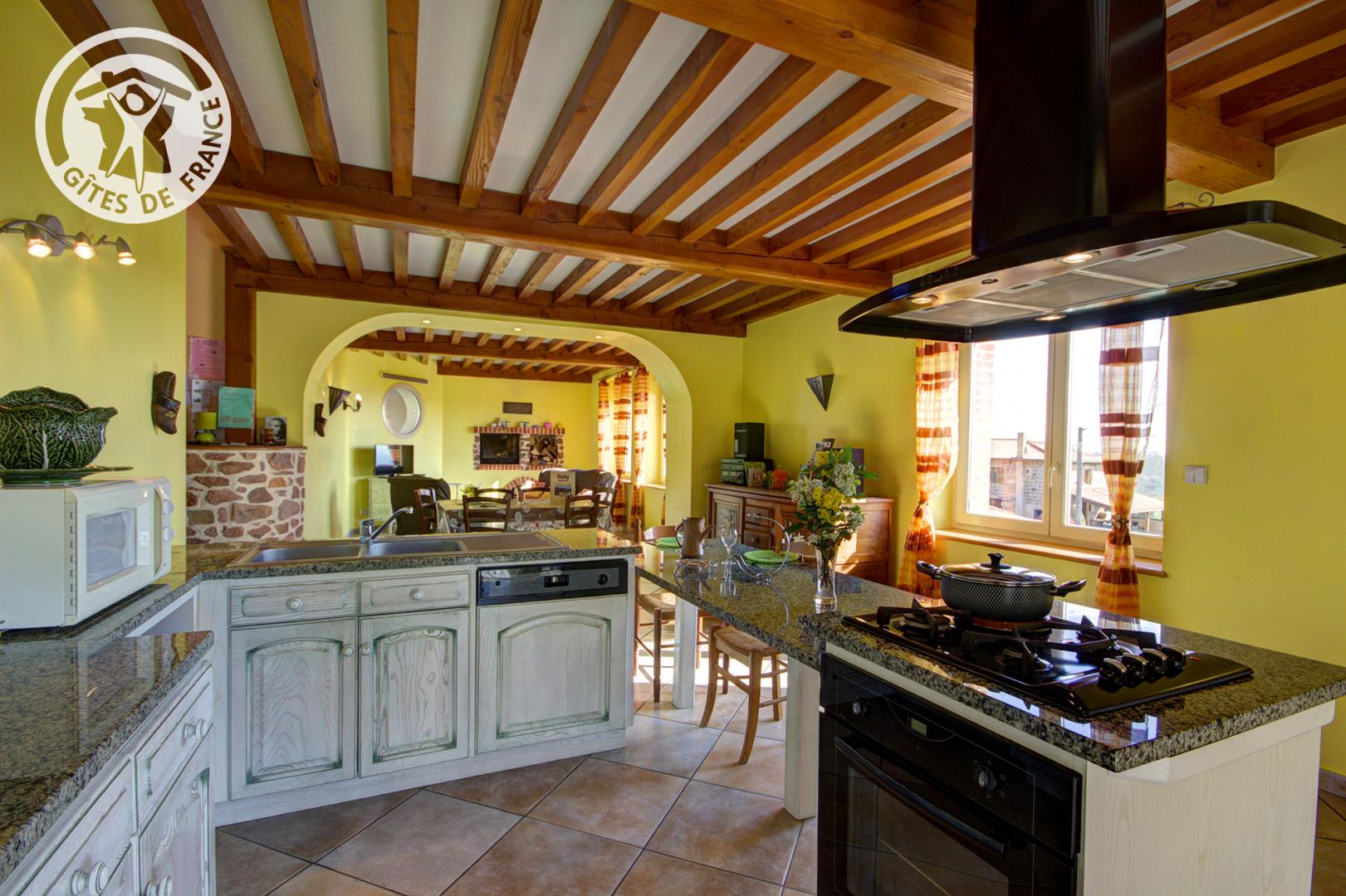 CUISINE-SALON-
GRANDE  PIECE  A  VIVRE