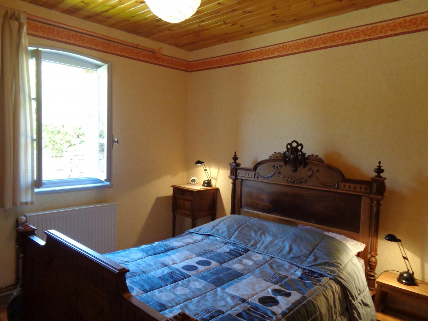 chambre 2 avec un lit de 140, orientée plein sud chambre 2 avec un lit de 140, orientée plein sud