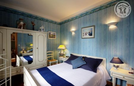 G&icirc;te n&deg;3286 Bussi&egrave;res - Loire - CHAMBRE BLEUE ETAT NEUF SE BATTE TOUS POUR AVOIR