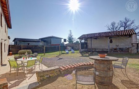 G&icirc;te n&deg;3172 Saint-Georges-de-Baroille - Loire - photo